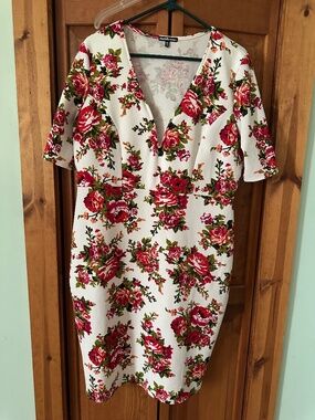 V neck floral knee length dress